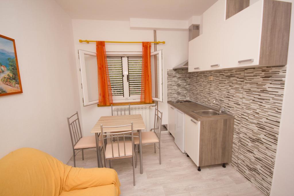 Apartments Mornar Poljica  Buitenkant foto